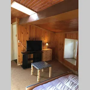 https://96-tuiles-bas-saint-flour.hotels-rhonealpes.com
